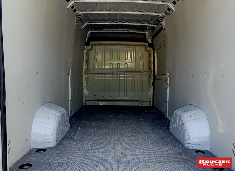 wypożyczalnia busów opel movano